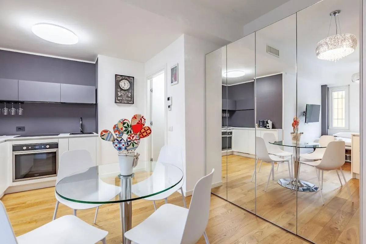 Apartment Elegante Appartamento Nel Cuore Di Paolo Sarpi Milan Italy